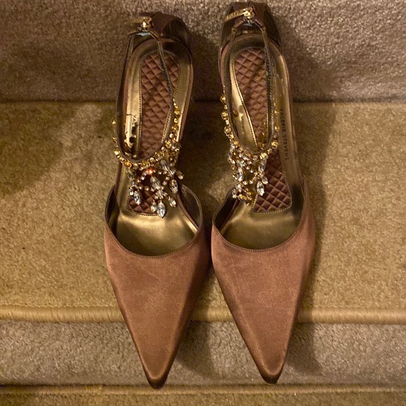 VALERIE STEVENS(NWOT)-BEAUTIFUL! 1ST CLASS! BROWN SATIN POINTED TOE DRESS SHOE - Picture 2 of 7